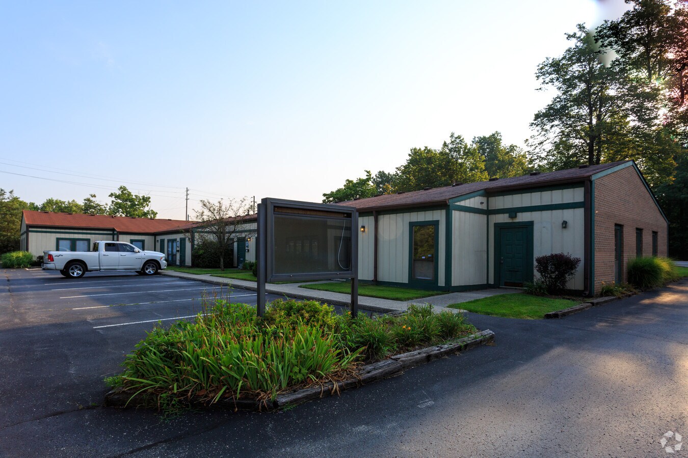 7098 N Shadeland Ave, Indianapolis 46220