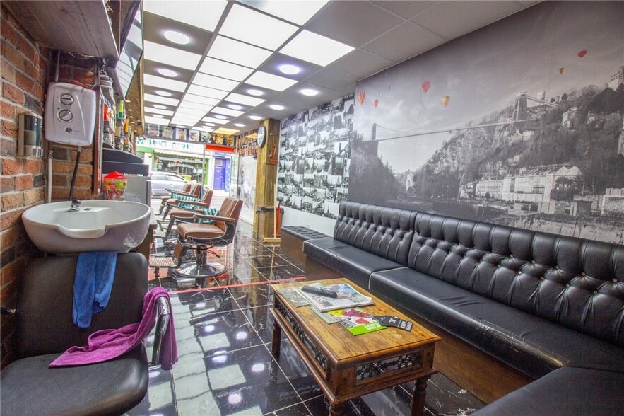 162 Church Rd, Bristol for sale - Interior Photo - Image 3 of 8