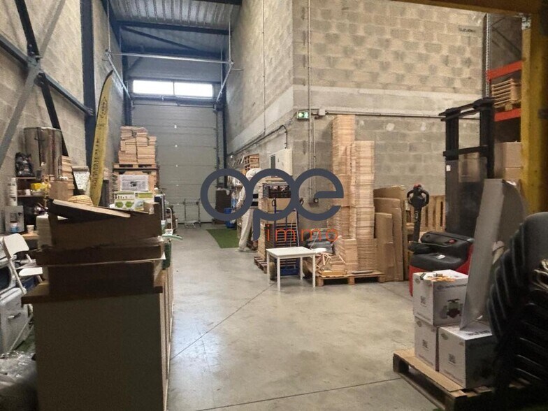 Light Industrial in Groslay to rent - Building Photo - Image 2 of 5