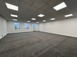 8-14 Stephenson Ct, Bedford to rent Interior Photo- Image 2 of 2