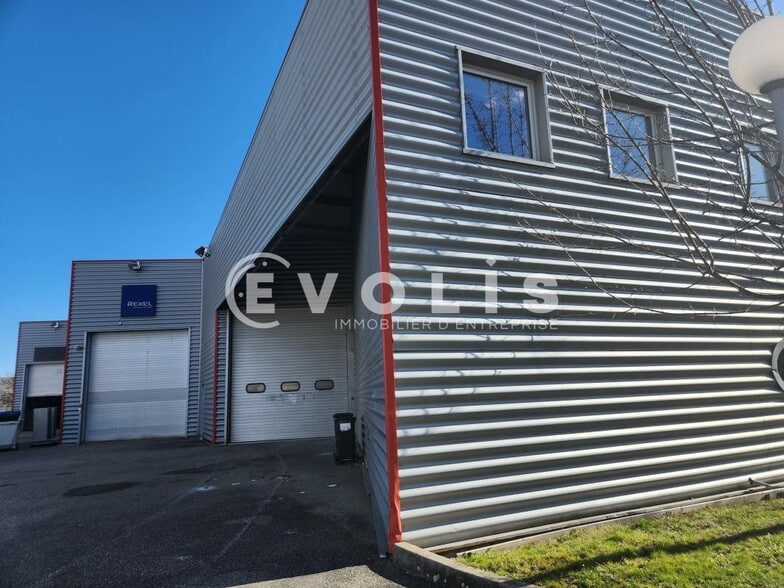36 Rue Champ Dolin, Saint-Priest to rent - Building Photo - Image 2 of 17