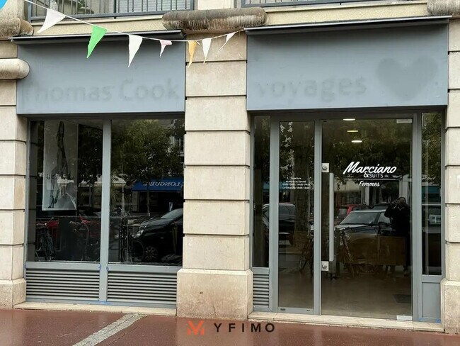 Location Commerce 111 m²