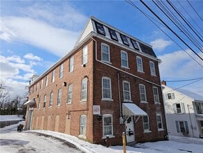 102 E Station Ave, Coopersburg, PA for rent Building Photo- Image 1 of 6