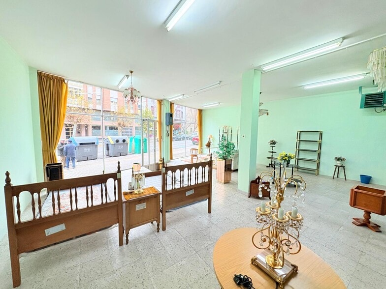 Avenida de Portugal, 101, Ponferrada, León for sale - Interior Photo - Image 2 of 43