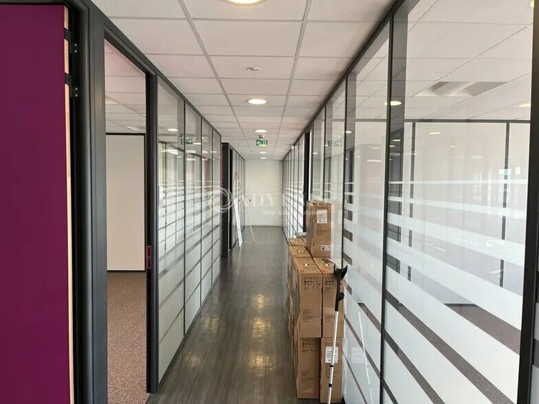 Office in Bezons to rent - Interior Photo - Image 3 of 8