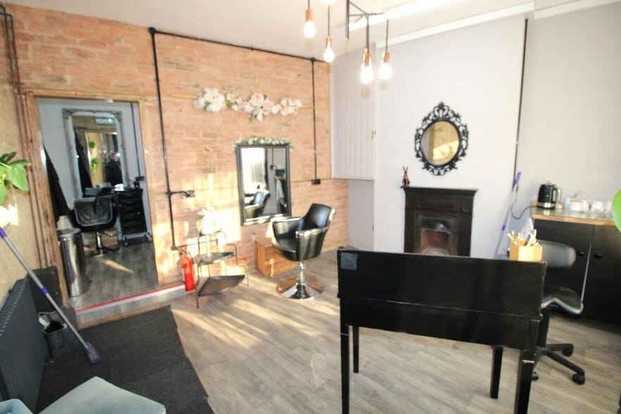 4 Dartmouth Rd, Olney to rent - Interior Photo - Image 2 of 8