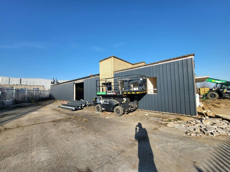 Bruce Grv, Wickford to rent - Building Photo - Image 2 of 22