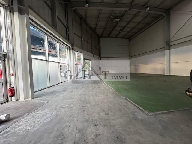 Industrial in Cormeilles-en-Parisis to rent - Interior Photo - Image 2 of 2