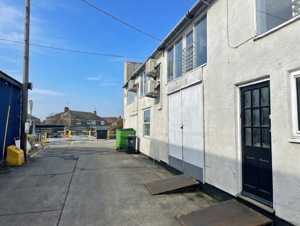 Ongar Rd, Dunmow to rent Primary Photo- Image 1 of 25
