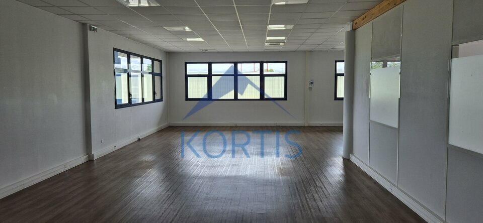 17 Allée Des Ginkgos, Bron to rent - Building Photo - Image 3 of 7