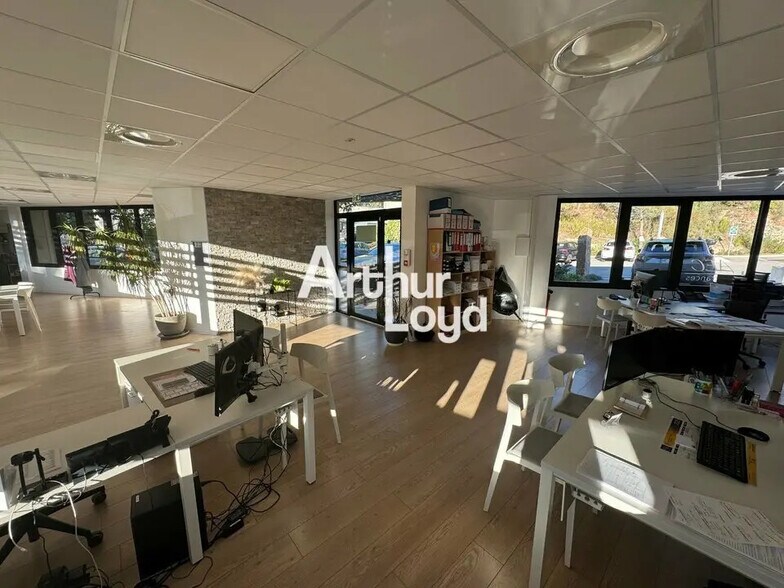 Office in Valbonne to rent - Building Photo - Image 3 of 7