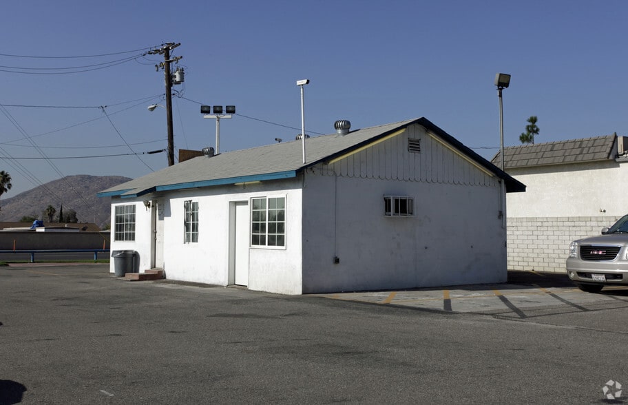 17270 Valley Blvd, Fontana, CA for rent - Building Photo - Image 1 of 4