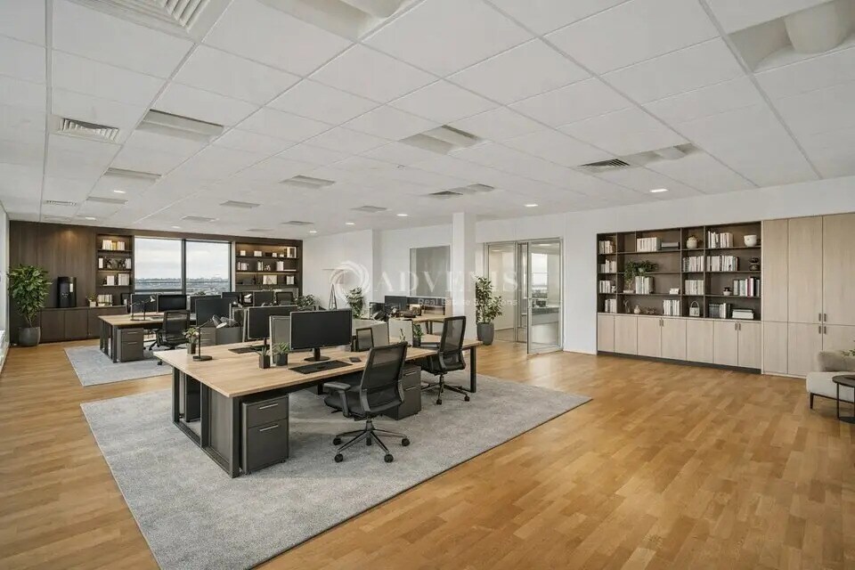 Office in Villiers-sur-Marne to rent Interior Photo- Image 1 of 13