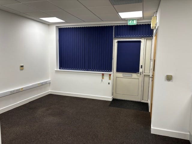 9-28 Athena Ct, Warwick to rent Interior Photo- Image 1 of 4