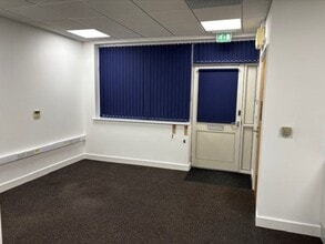 9-28 Athena Ct, Warwick to rent Interior Photo- Image 1 of 4