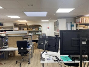Light Industrial in Lieusaint to rent Interior Photo- Image 2 of 5