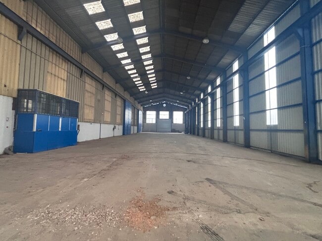 Vente Entrepôt 2 700 m²