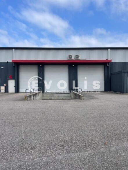 13 Rue De Savoie, Saint-Quentin-Fallavier to rent - Building Photo - Image 2 of 17