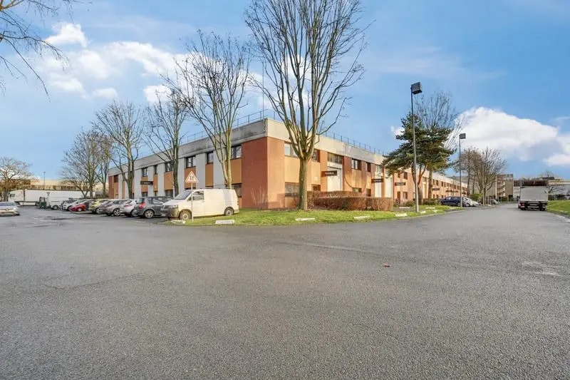 Industrial in Tremblay-en-France to rent Building Photo- Image 1 of 18