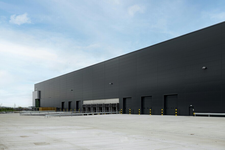 Momentum, Rainham to rent - Building Photo - Image 3 of 14