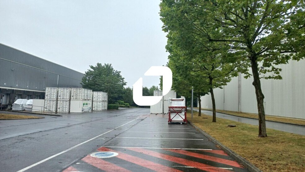 Industrial in Saint-Witz to rent - Building Photo - Image 3 of 6