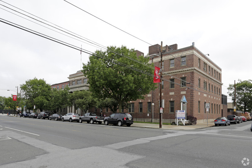 2301 E Allegheny Ave, Philadelphia, PA for rent - Building Photo - Image 1 of 15