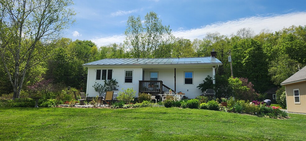 1890 W Creek Rd, Florence, VT for sale - Building Photo - Image 1 of 8