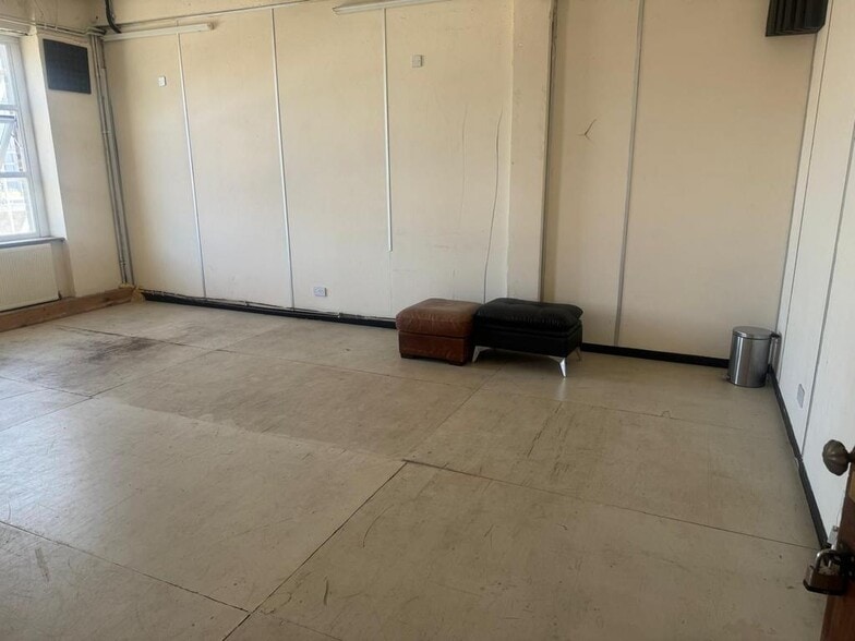 1 Chandos Rd, London to rent - Building Photo - Image 3 of 5