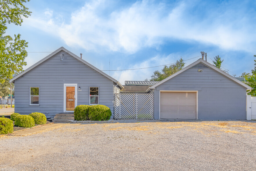 2042 Vermont Ave, Columbus, IN for sale - Primary Photo - Image 1 of 22