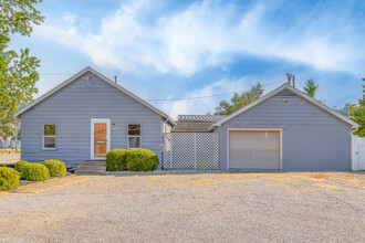 2042 Vermont Ave, Columbus, IN for sale Primary Photo- Image 1 of 23