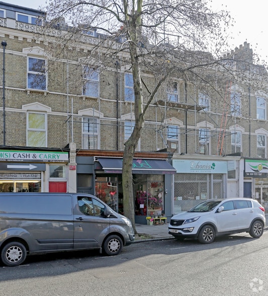 150 Tollington Park, London to rent - Building Photo - Image 2 of 2