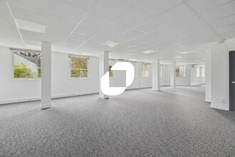 Office in Courbevoie to rent Interior Photo- Image 2 of 9