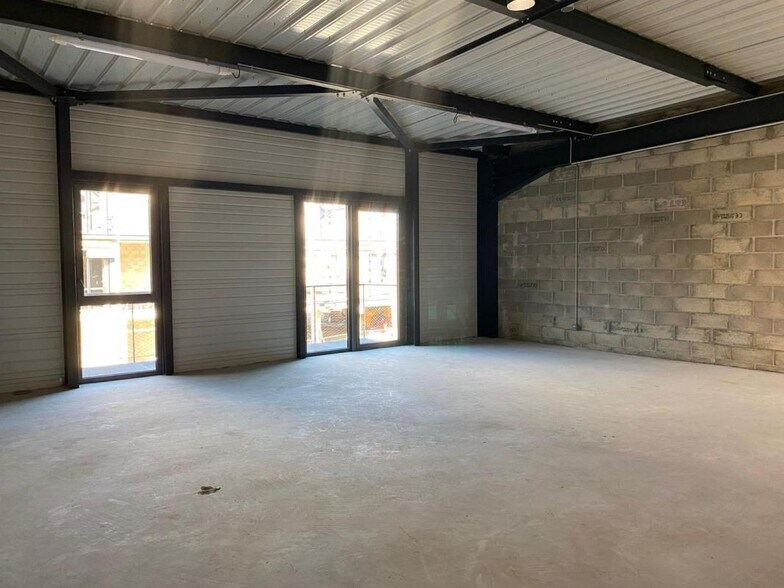 Light Industrial in Montmagny to rent - Interior Photo - Image 3 of 3