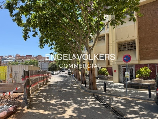 Retail in Esplugues de Llobregat, Barcelona to rent Building Photo- Image 1 of 8