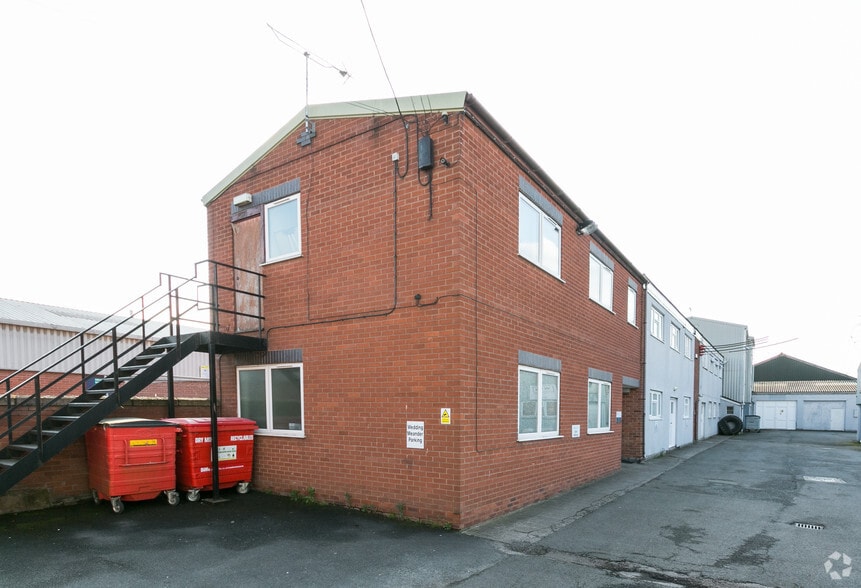 Plough Ln, Hereford to rent - Building Photo - Image 2 of 13