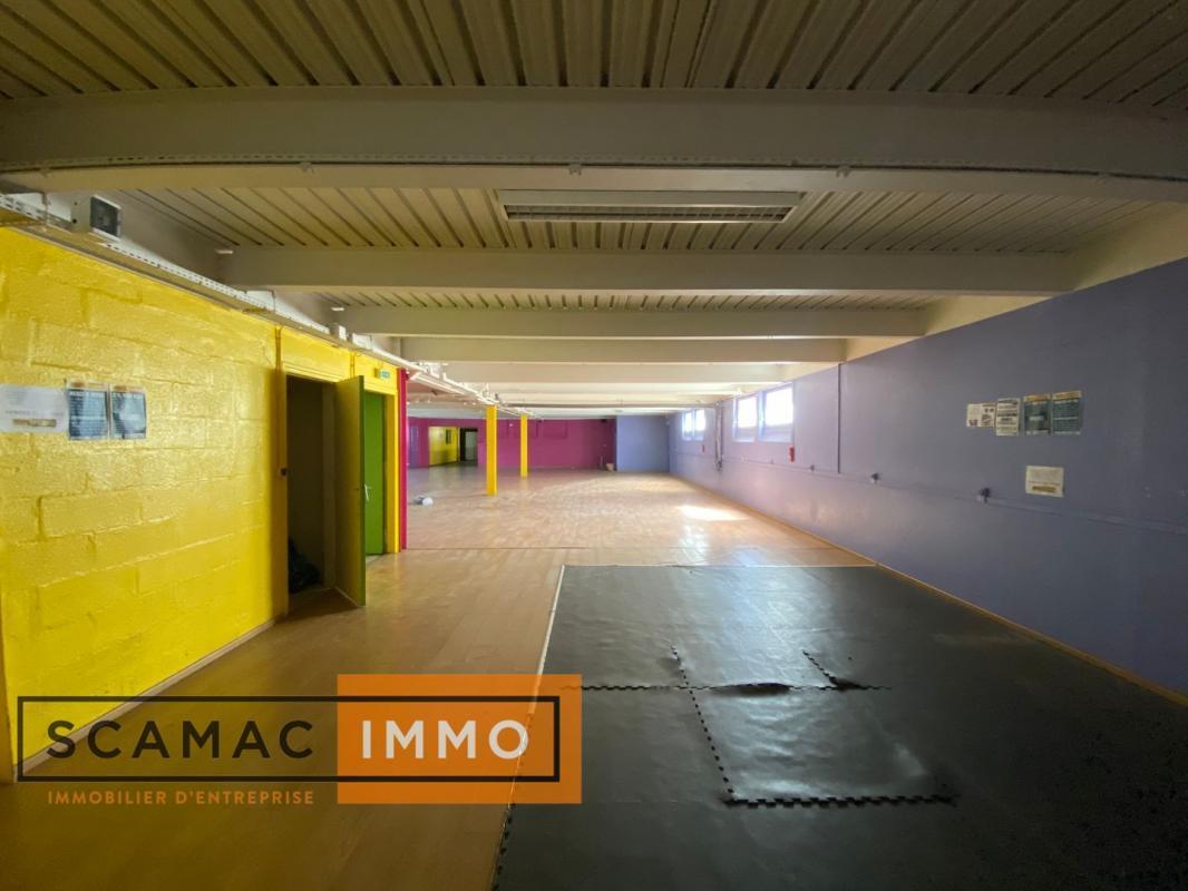 Office in Les Ulis to rent Building Photo- Image 1 of 17