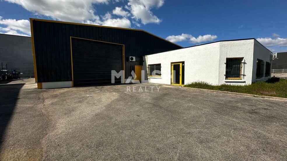 31 Rue Des Bruyères, Pusignan for sale - Building Photo - Image 2 of 21