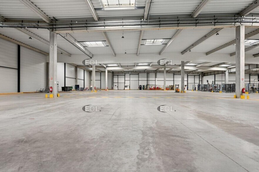 Light Industrial in Sucy-en-Brie to rent - Building Photo - Image 3 of 22