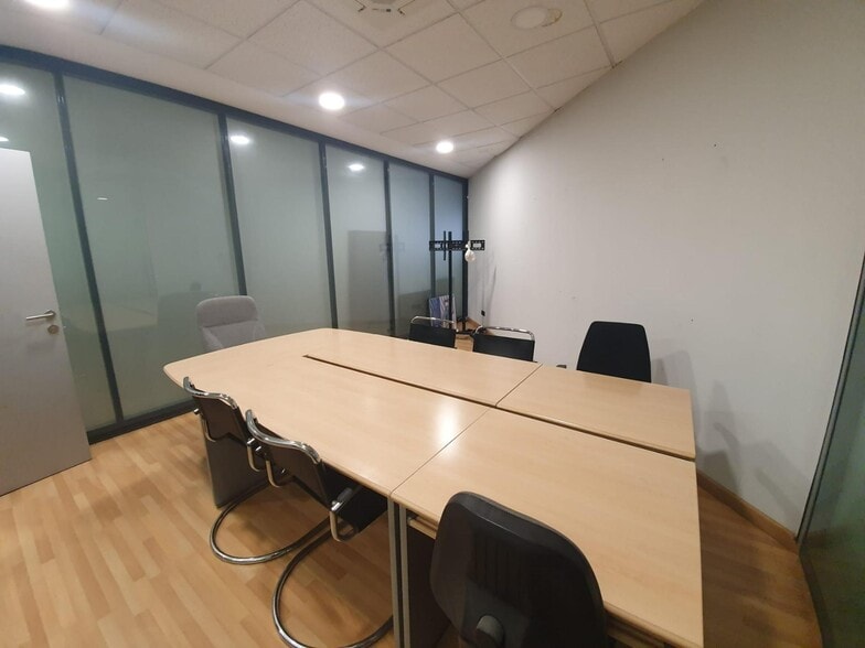 Industrial in SEVILLA, Sevilla to rent - Building Photo - Image 3 of 33