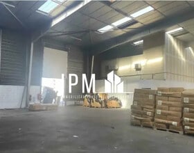 Light Industrial in Marseille to rent Interior Photo- Image 2 of 3