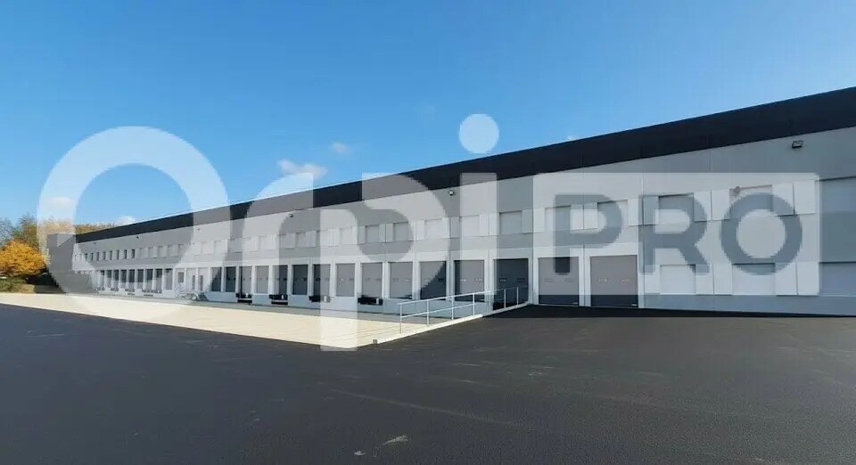 Light Industrial in Lisses to rent - Building Photo - Image 1 of 13