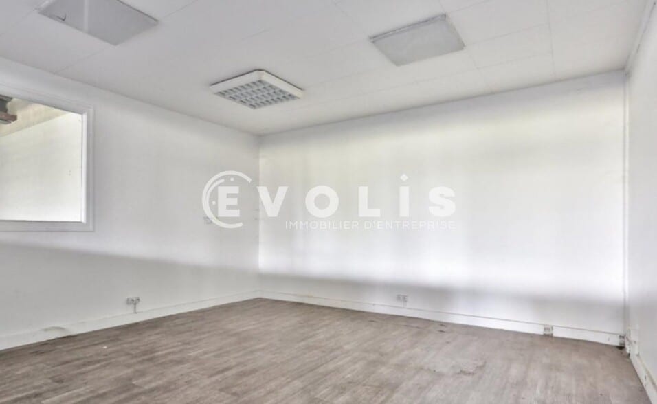 1 Rue Blaise Pascal, Chilly-Mazarin to rent - Interior Photo - Image 3 of 8