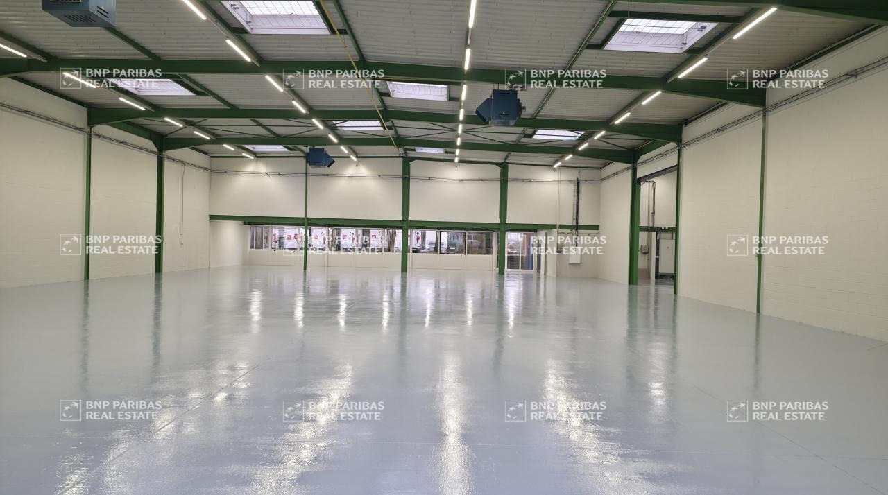 Light Industrial in Saint-Thibault-des-Vignes for sale Interior Photo- Image 1 of 11