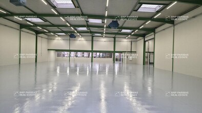 Light Industrial in Saint-Thibault-des-Vignes for sale Interior Photo- Image 1 of 11