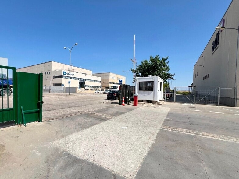 Industrial in Algete, Madrid to rent - Building Photo - Image 3 of 4