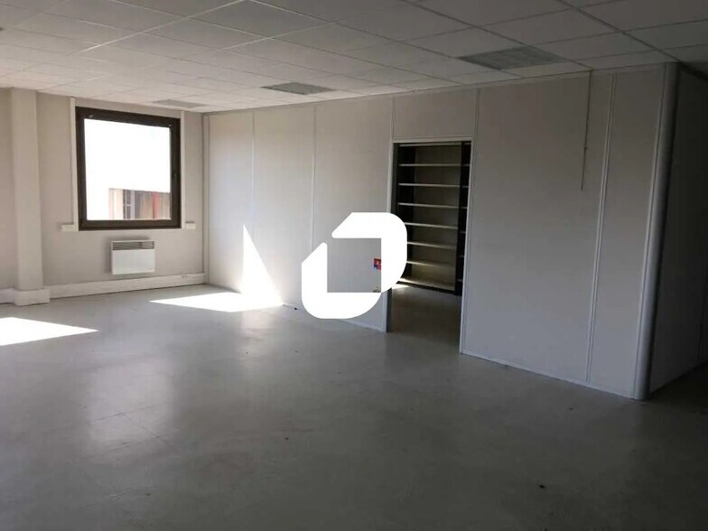 Office in Lisses to rent - Interior Photo - Image 3 of 4