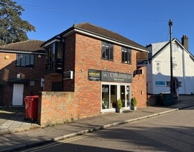 3-3 Thompsons Close, Harpenden to rent Building Photo- Image 1 of 4