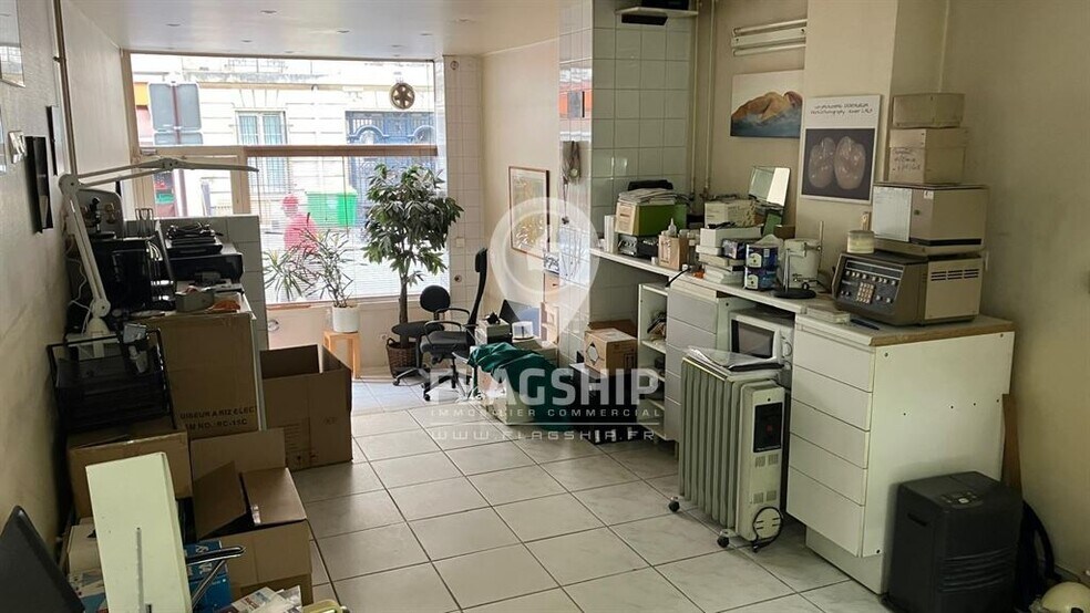Retail in Paris for sale - Interior Photo - Image 2 of 9