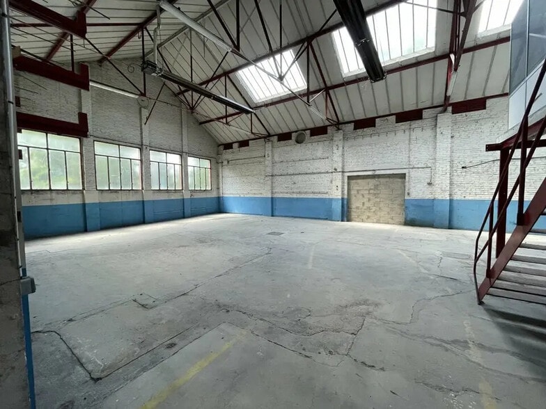 5 Bis Route De Saint-Leu, Montmagny to rent - Interior Photo - Image 2 of 2