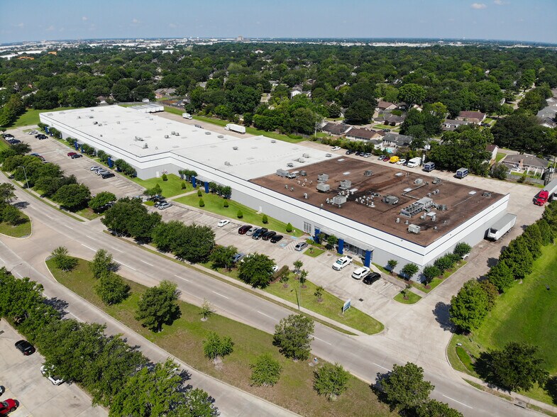 9330 W Airport Blvd, Houston, TX for rent - Building Photo - Image 3 of 6